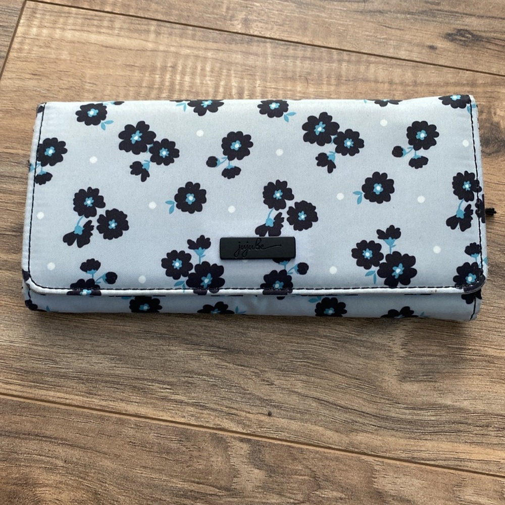 Ju-Ju-Be Onyx Be Rich Trifold Clutch Wallet - Picture 2 of 7